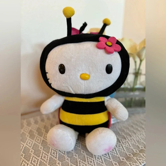 Hello Kitty Bee with Pink Flower Backpack. - Picture 1 of 6